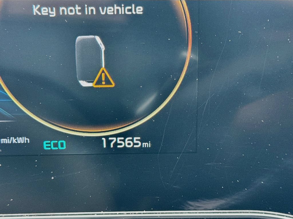 Certified 2023 Kia Niro Wind w/ Wind Preserve Package FWD image 15