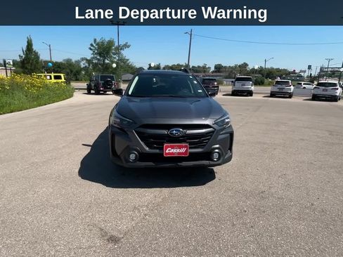 Used 2025 Subaru Outback Premium AWD/4WD image 10