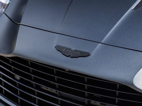 Used 2025 Aston Martin Vanquish RWD image 18