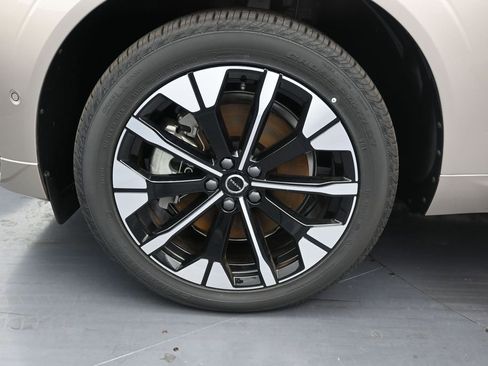 New 2026 Volvo XC60 T8 Plus w/ Protection Package Premier AWD/4WD image 9