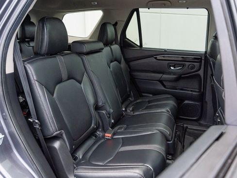 Used 2024 Honda Pilot Touring image 22