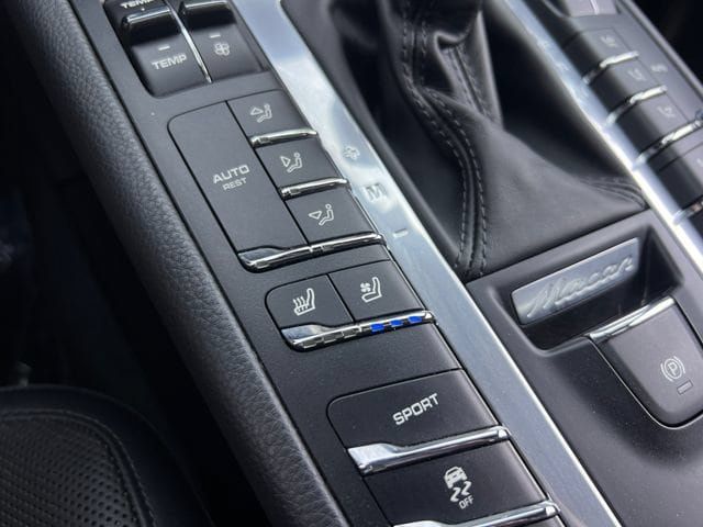 Used 2018 Porsche Macan w/ Premium Package Plus AWD/4WD image 27