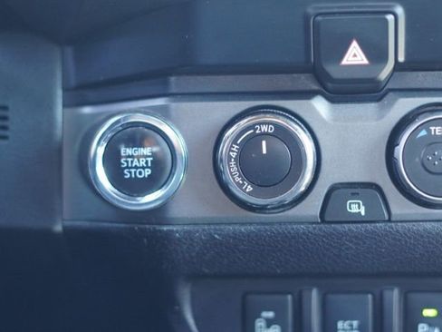 Used 2023 Toyota Tacoma TRD Sport w/ Technology Package AWD/4WD image 29