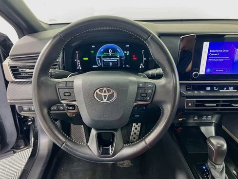 Used 2025 Toyota Camry SE FWD image 17