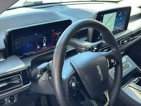 Used 2025 Lincoln Aviator 2WD image 21