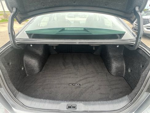 Used 2025 Nissan Altima 2.5 SV FWD image 32