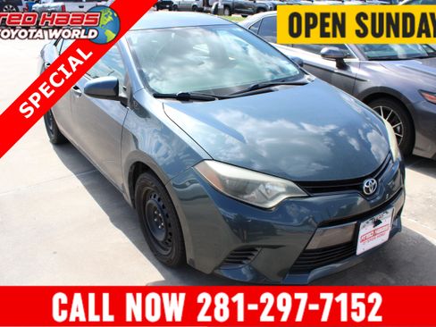 Used 2016 Toyota Corolla LE FWD image 1