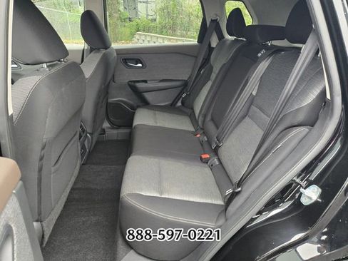Used 2022 Nissan Rogue SV FWD image 11