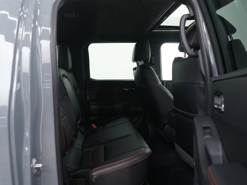 Used 2025 Nissan Frontier PRO-4X w/ Pro Premium Package image 11