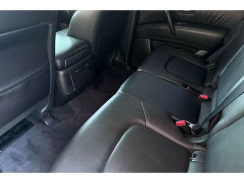 Used 2021 Nissan Armada SV w/ SV Appearance Package RWD image 13