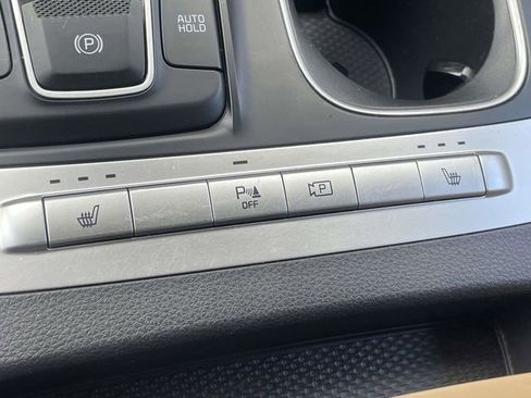 Used 2023 Kia Carnival LX FWD image 34