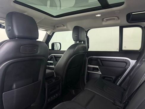 Used 2022 Land Rover Defender 110 SE image 18