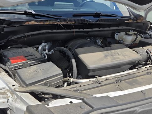 Certified 2023 Chevrolet Suburban LS RWD image 17