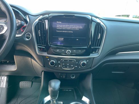 Used 2022 Chevrolet Traverse Premier image 19