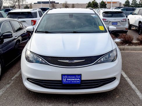 Used 2020 Chrysler Voyager Lxi image 2