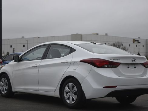 Used 2016 Hyundai Elantra SE image 2