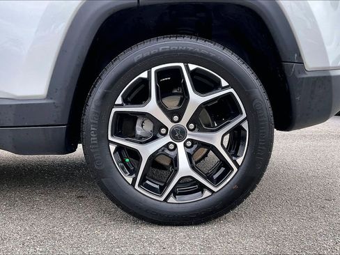 Used 2025 Jeep Compass Limited image 32