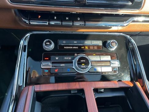 Used 2022 Lincoln Navigator Reserve image 27