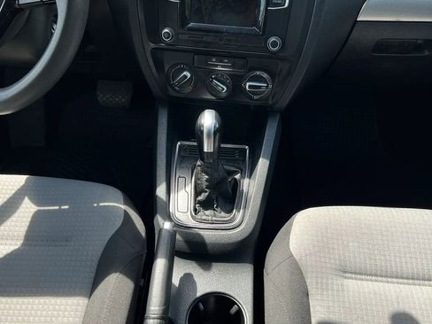 Used 2017 Volkswagen Jetta S image 12