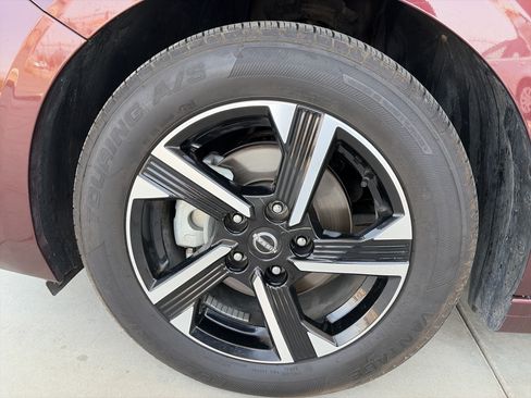 Used 2025 Nissan Sentra SV FWD image 8