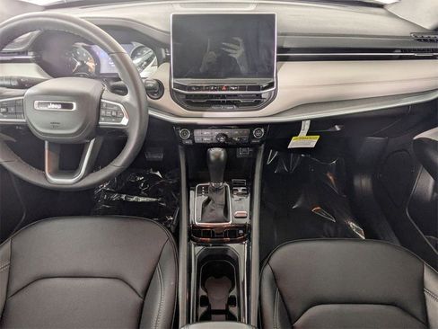 Certified 2025 Jeep Compass Limited image 26