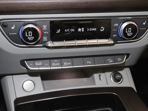 Used 2024 Audi Q5 2.0T Premium w/ Convenience Package image 28