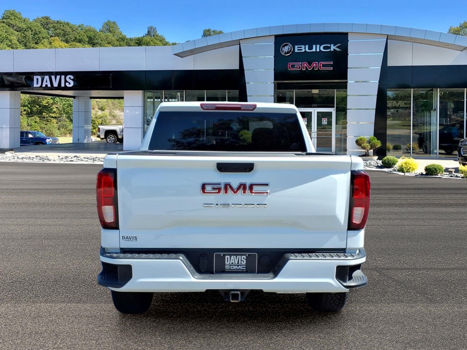 Used 2026 GMC Sierra 1500 Pro w/ Graphite Edition AWD/4WD image 5