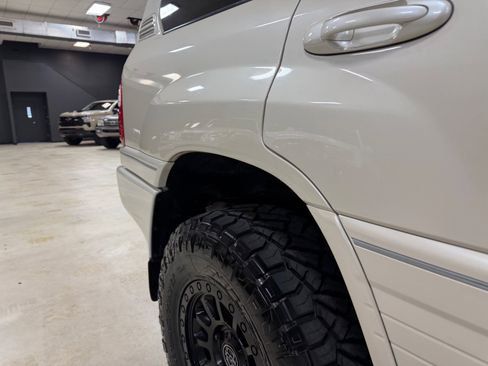 Used 2005 Lexus LX 470 4WD image 19
