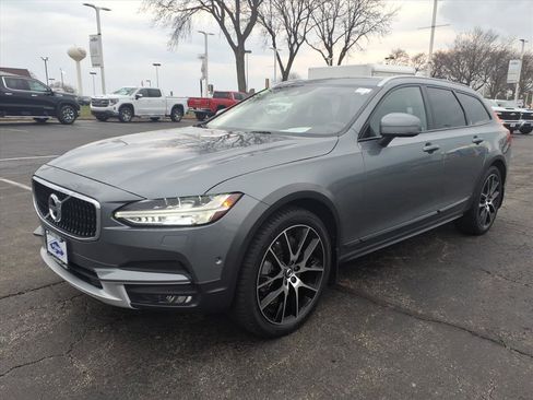 Used 2018 Volvo V90 T6 Cross Country w/ Convenience Package AWD/4WD image 3