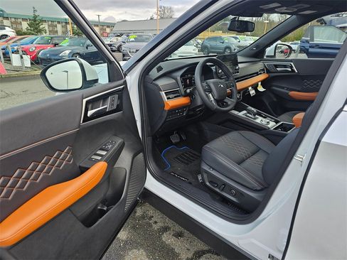 New 2025 Mitsubishi Outlander SEL image 14