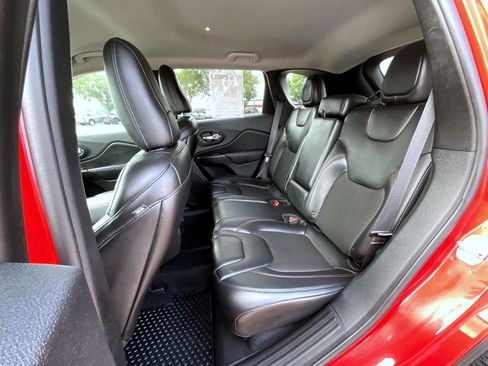 Certified 2019 Jeep Cherokee Trailhawk w/ Comfort/Convenience Group image 19