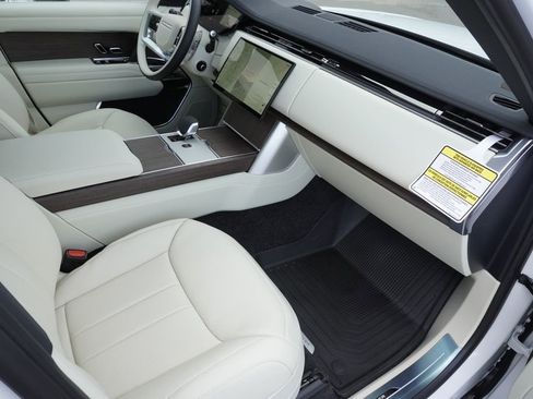 New 2026 Land Rover Range Rover Long Wheelbase SE AWD/4WD image 22