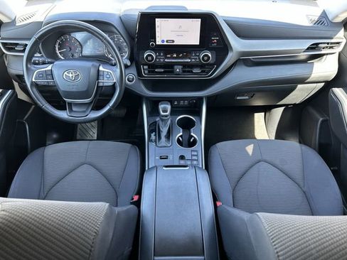 Certified 2024 Toyota Highlander LE image 11