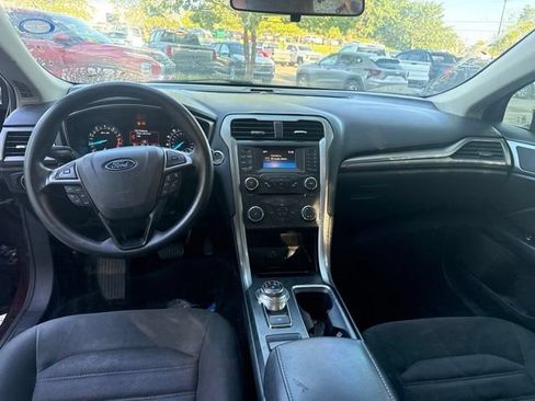 Used 2017 Ford Fusion SE FWD image 22
