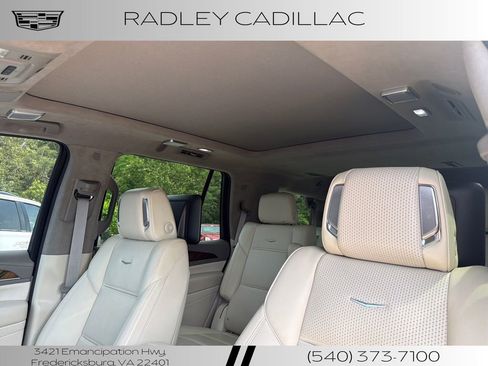 Used 2021 Cadillac Escalade Sport Platinum AWD/4WD image 2