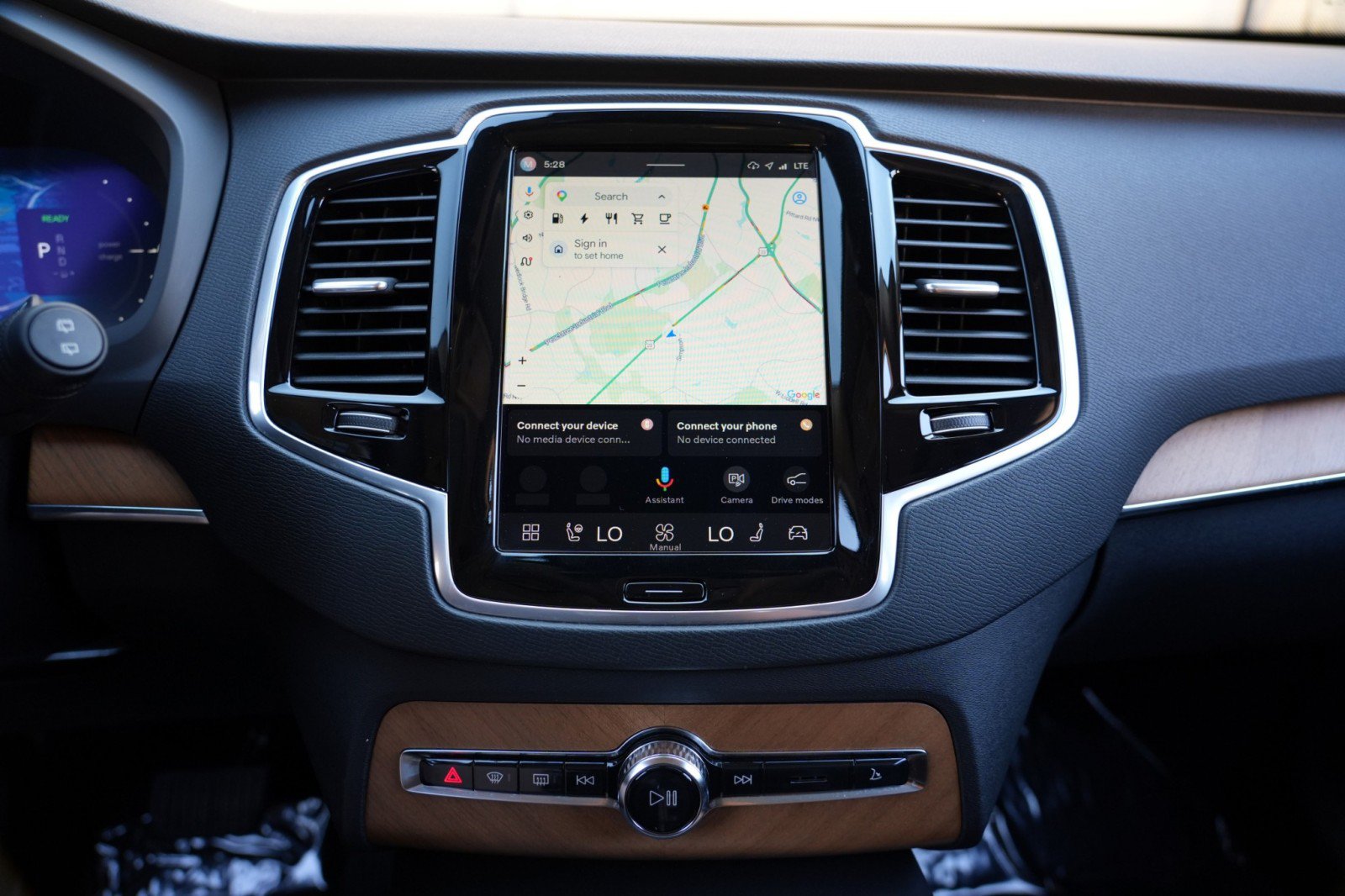 Used 2023 Volvo XC90 T8 Plus AWD/4WD image 25