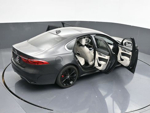 Used 2024 Jaguar XF R-Dynamic SE image 41