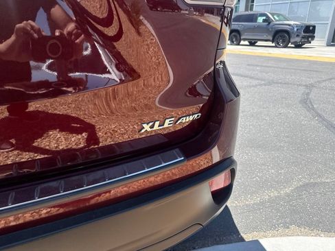 Certified 2018 Toyota Highlander XLE AWD/4WD image 7