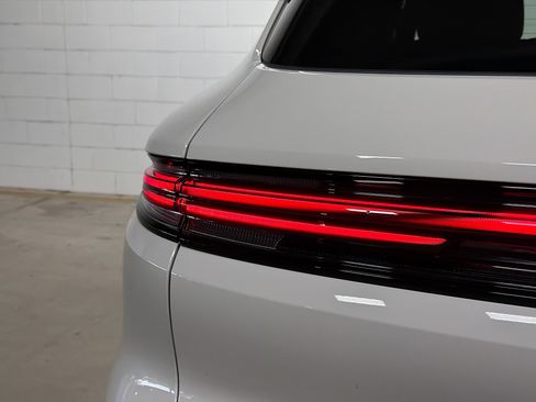 Certified 2024 Porsche Cayenne AWD/4WD image 11