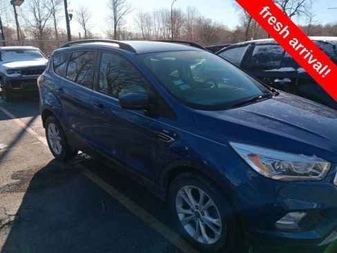 Used 2017 Ford Escape SE w/ Equipment Group 201A image 1