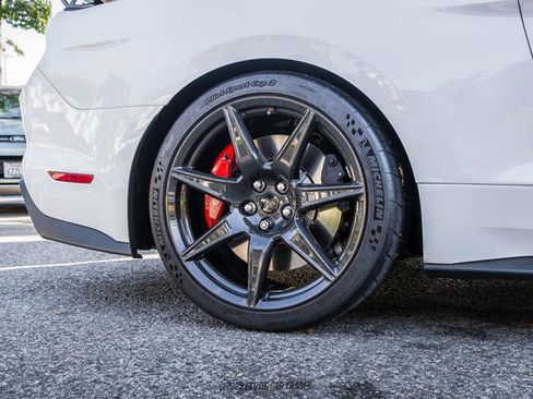 Used 2022 Ford Mustang Shelby GT500 w/ Carbon Fiber Track Pack image 54