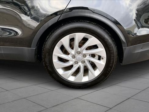 Used 2024 Land Rover Discovery S image 10