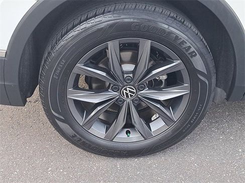 Certified 2023 Volkswagen Tiguan SE image 5