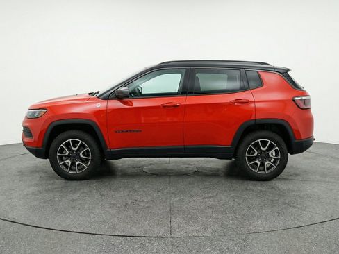 Used 2025 Jeep Compass Trailhawk AWD/4WD image 5