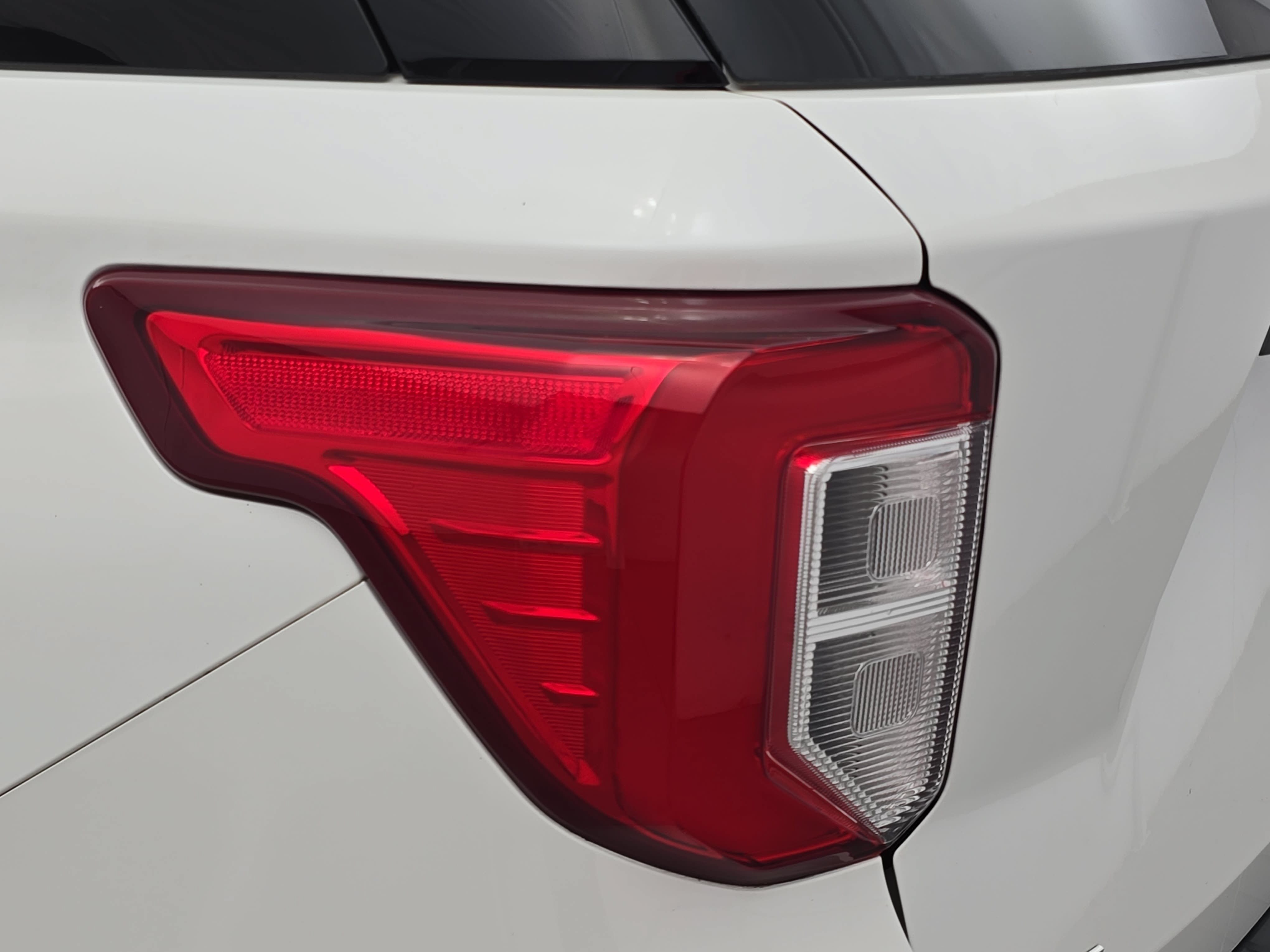 Used 2023 Ford Explorer XLT w/ Equipment Group 202A RWD image 35