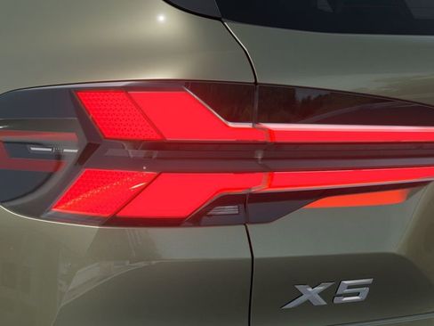 New 2026 BMW X5 xDrive40i w/ M Sport Package AWD/4WD image 8