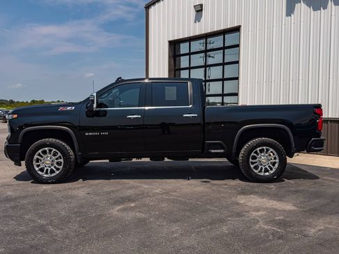 Used 2025 Chevrolet Silverado 2500 LTZ w/ LTZ Premium Package AWD/4WD image 2