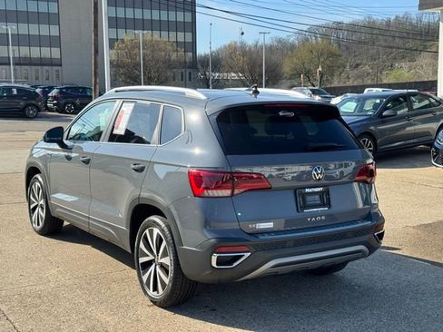 Certified 2023 Volkswagen Taos SE w/ Panoramic Sunroof Package image 3