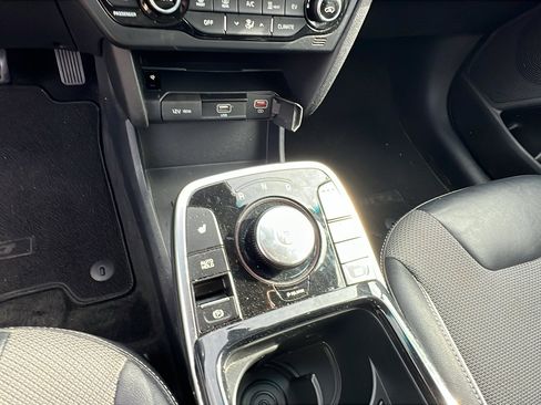 Used 2022 Kia Niro EX w/ Cold Weather Package image 28