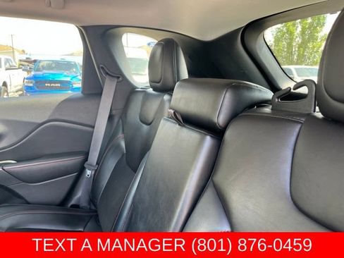 Used 2019 Jeep Cherokee Trailhawk w/ Comfort/Convenience Group AWD/4WD image 16